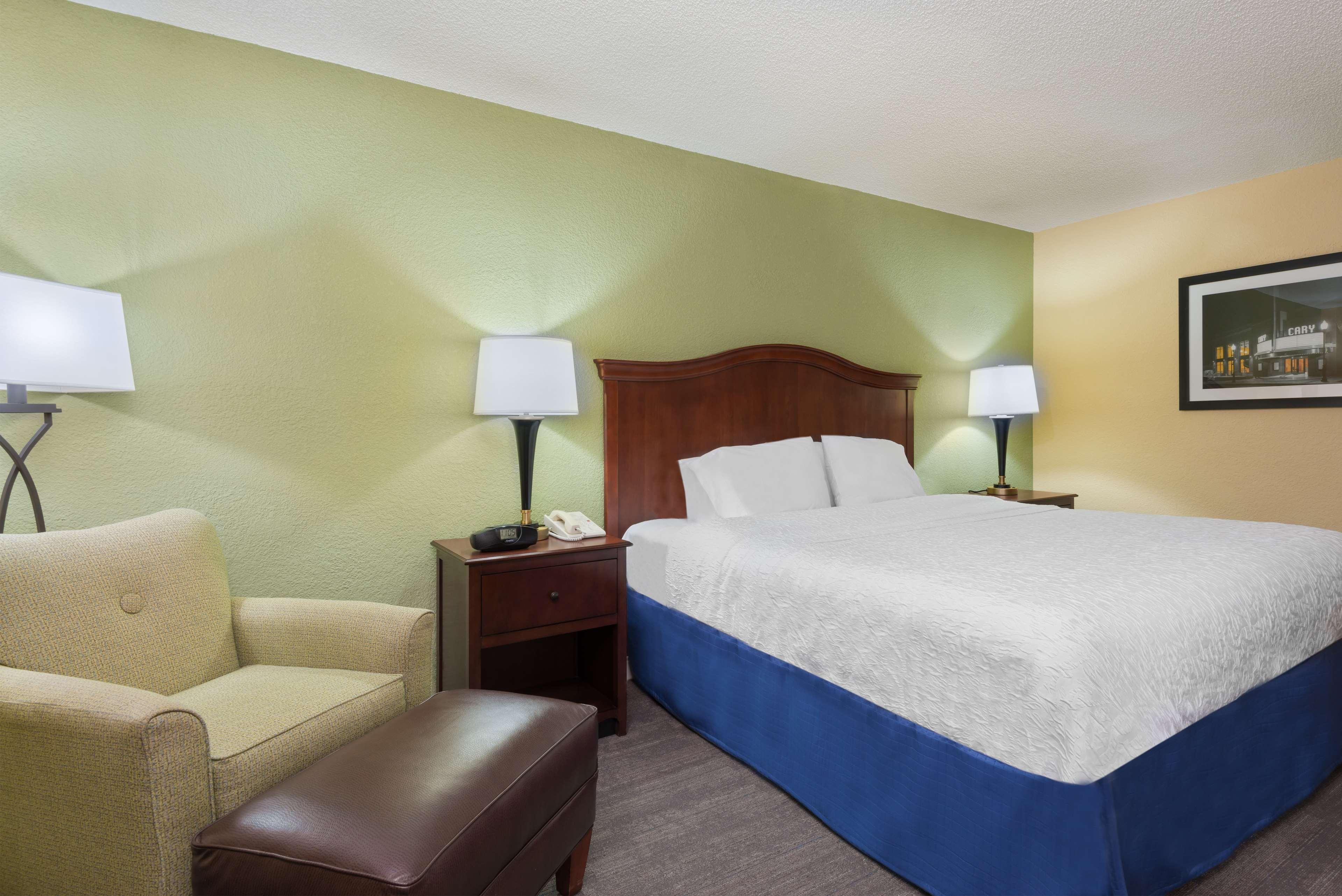 Hampton Inn Raleigh Cary Exterior photo