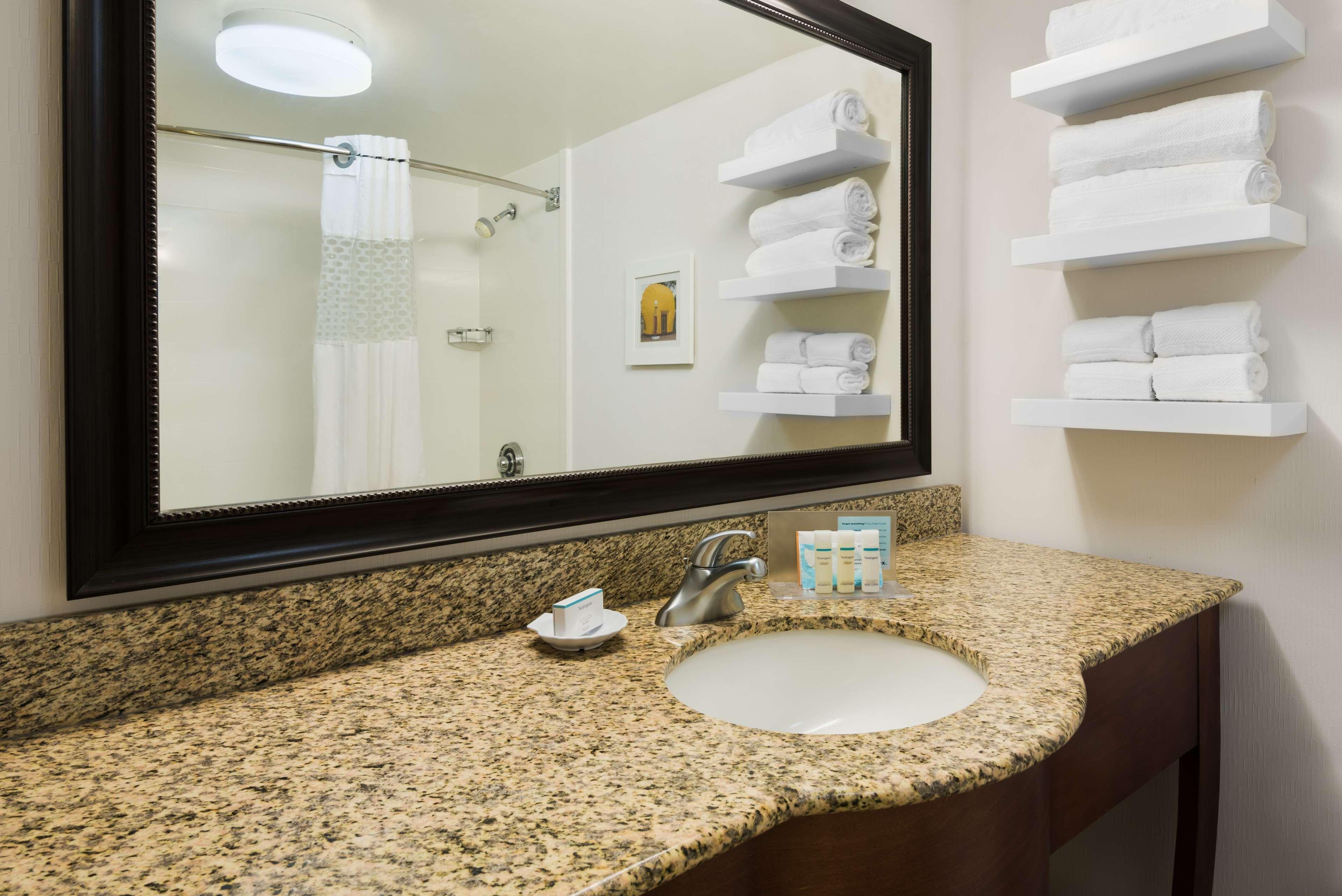Hampton Inn Raleigh Cary Exterior photo