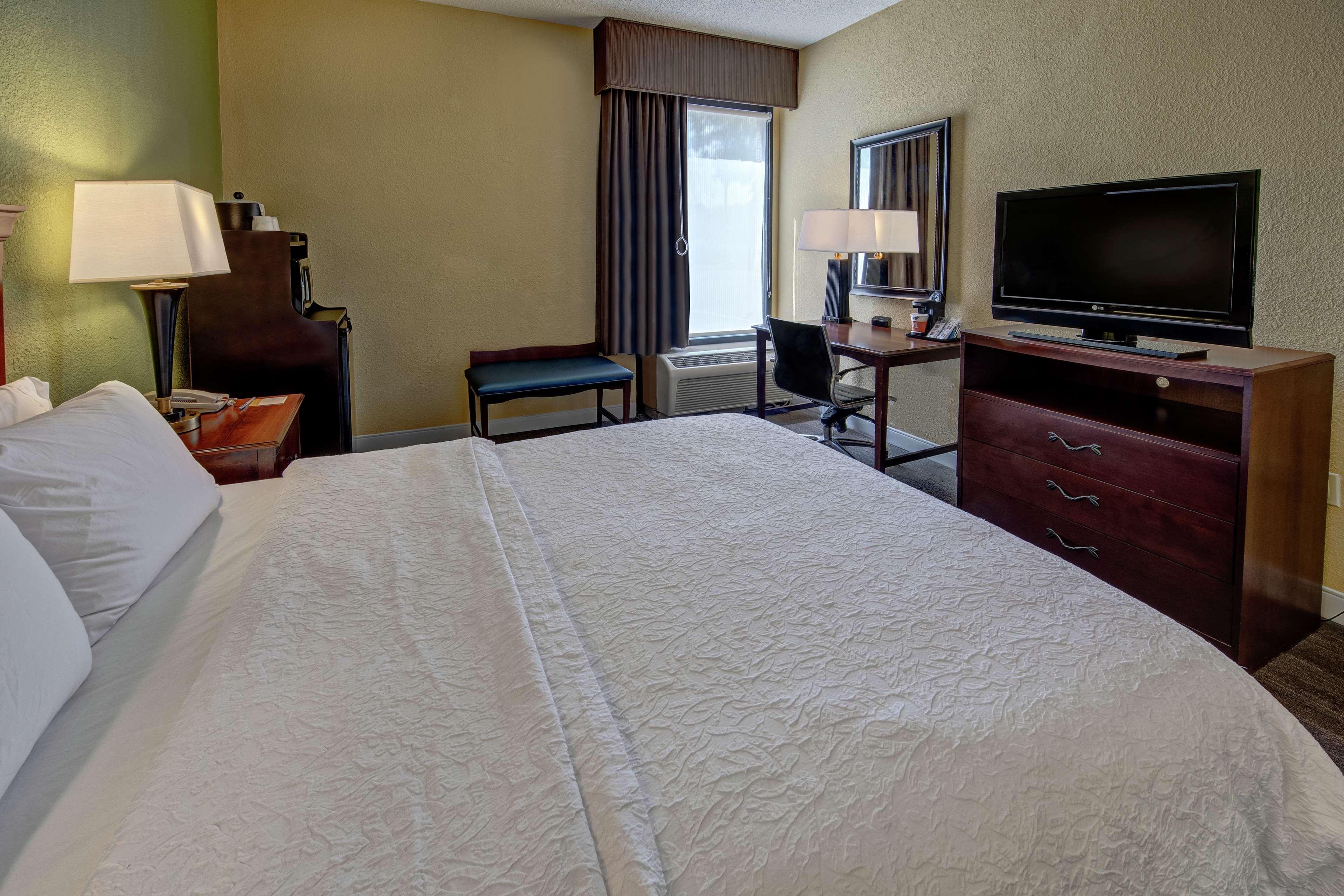 Hampton Inn Raleigh Cary Exterior photo