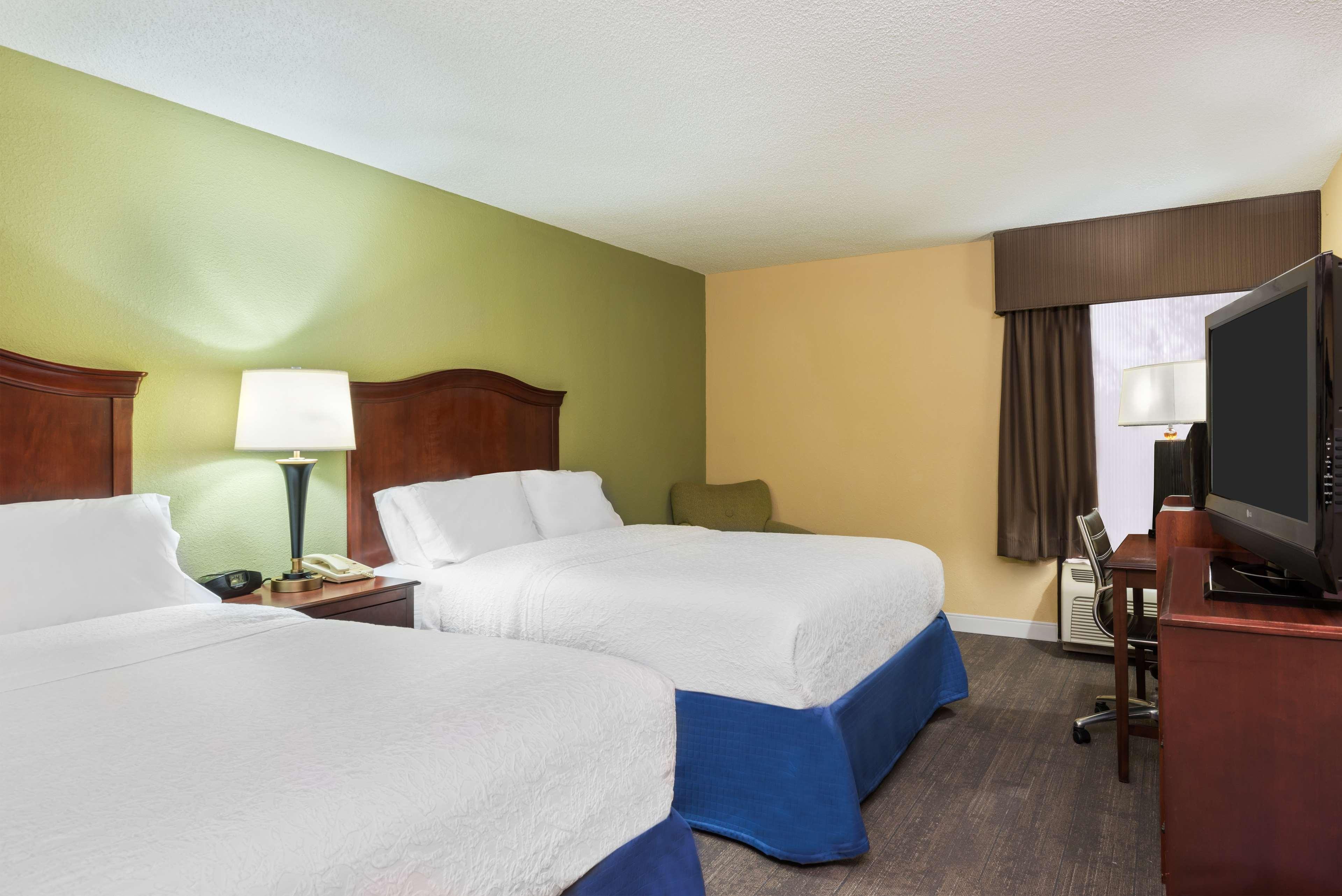 Hampton Inn Raleigh Cary Exterior photo