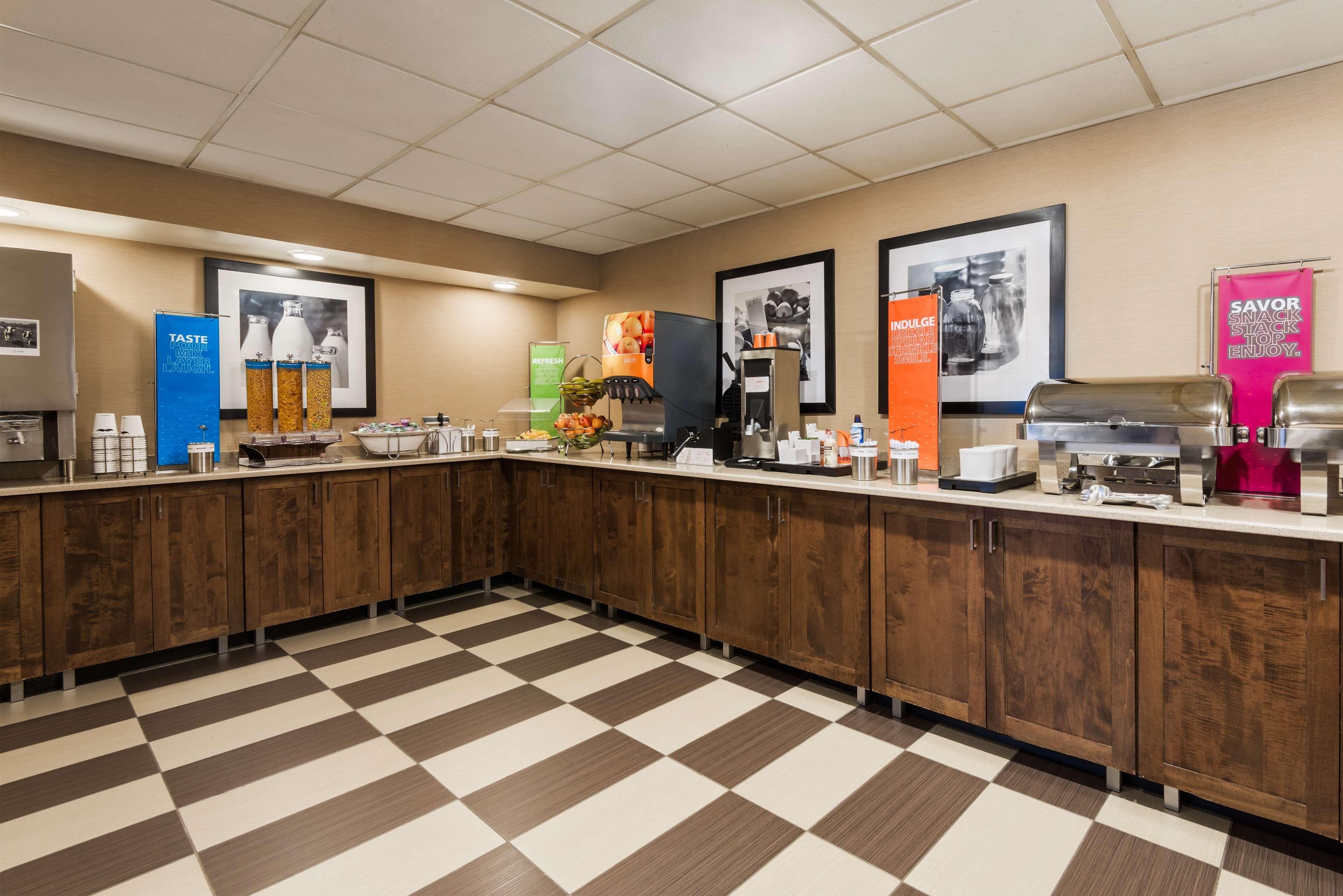 Hampton Inn Raleigh Cary Exterior photo