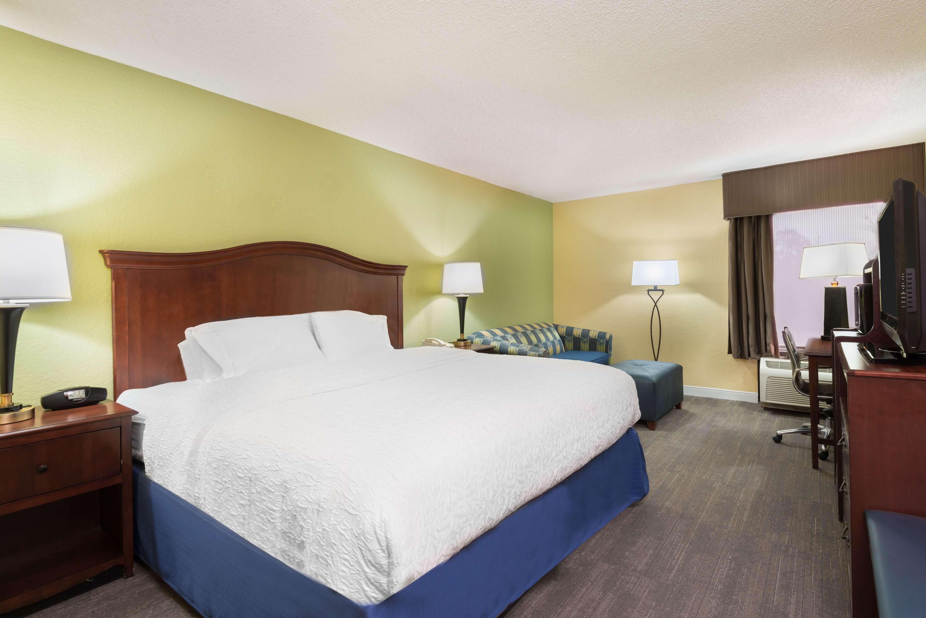 Hampton Inn Raleigh Cary Exterior photo