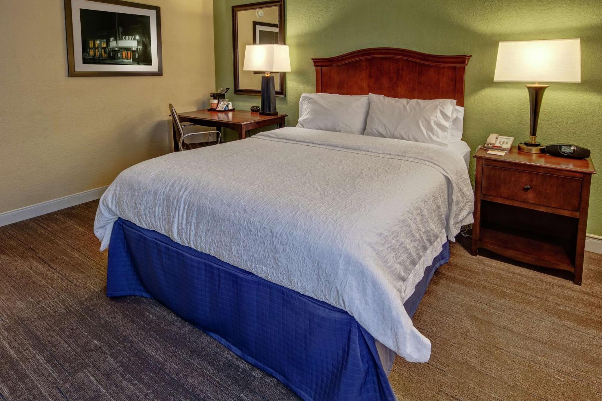 Hampton Inn Raleigh Cary Exterior photo