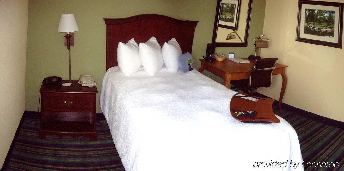 Hampton Inn Raleigh Cary Room photo