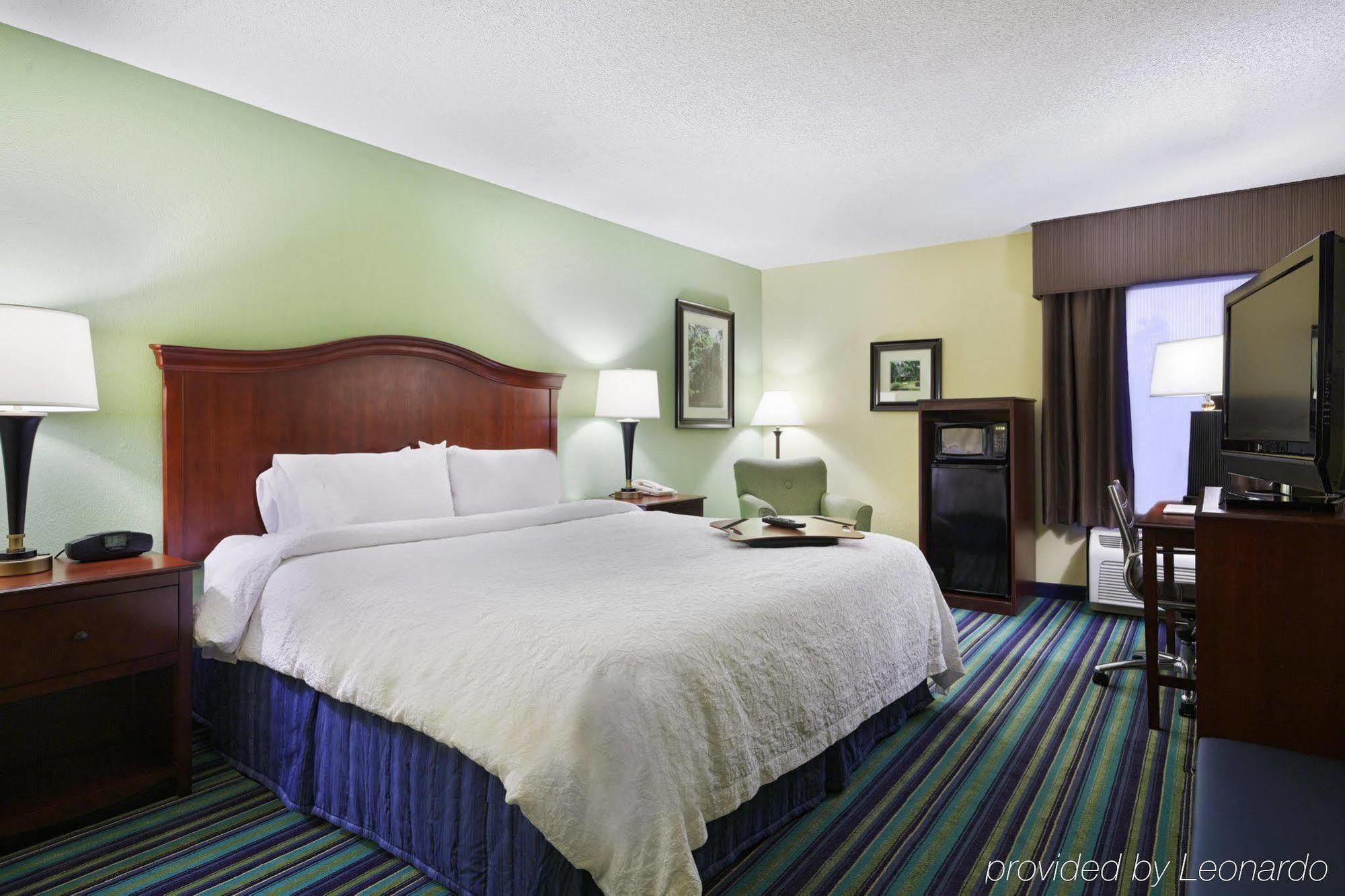 Hampton Inn Raleigh Cary Exterior photo