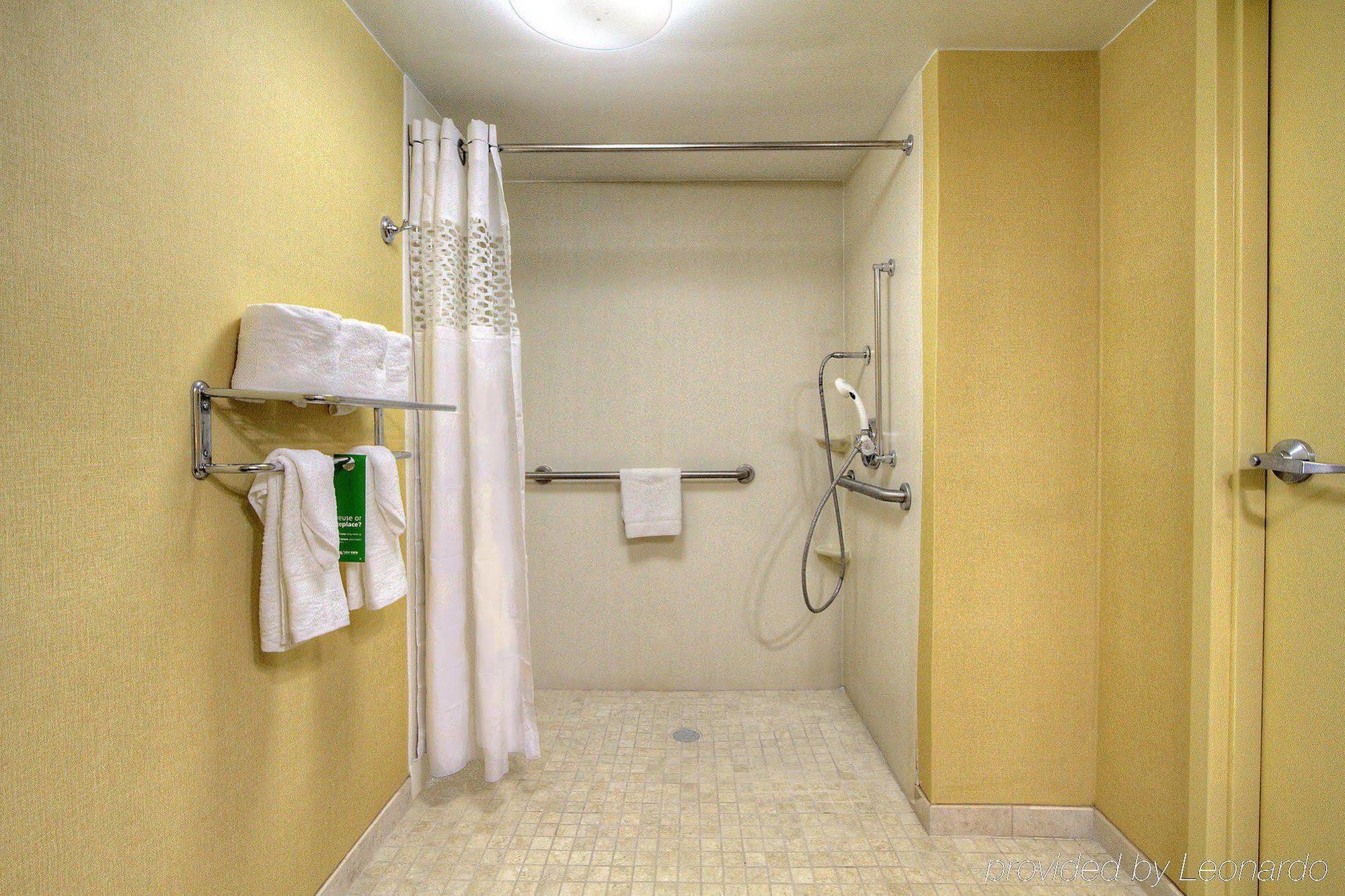 Hampton Inn Raleigh Cary Exterior photo