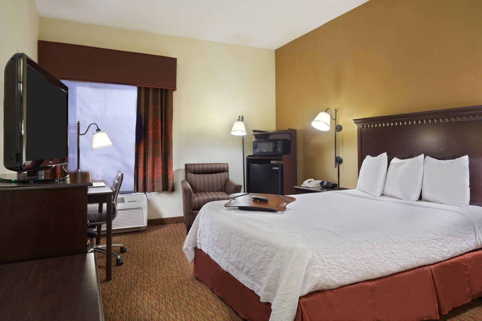Hampton Inn Raleigh Cary Exterior photo
