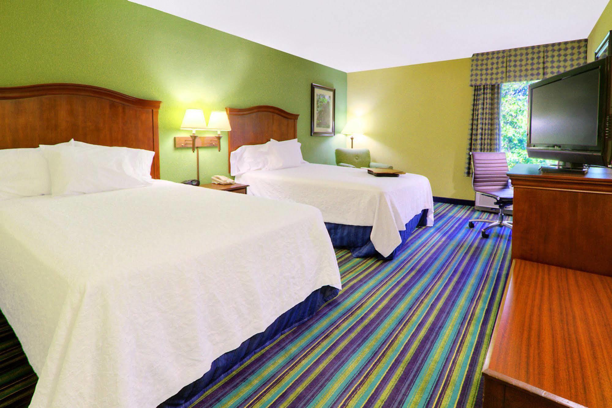 Hampton Inn Raleigh Cary Room photo
